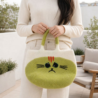 Große gefilzte Tasche mit griesgrämiger Katze